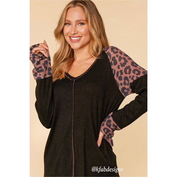 ❤️LAST ONE! V Neck Banded Animal/Color Block w/Thumbholes Reverse Stitch Top! - Picture 3 of 10
